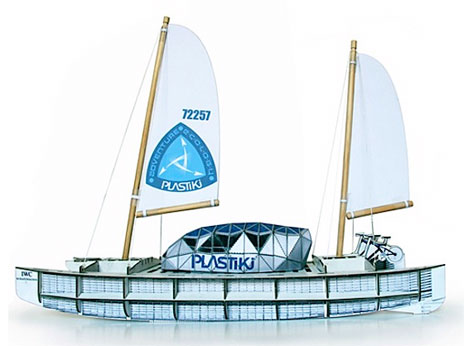 5 barcos, canoas ou caiaques feitos com garrafas plásticas