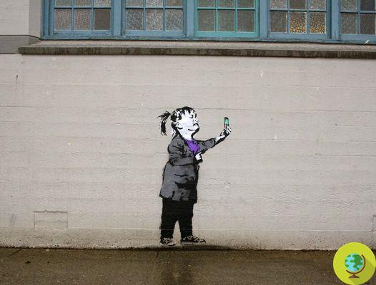Children and social networks: iHeart, street art that makes you think