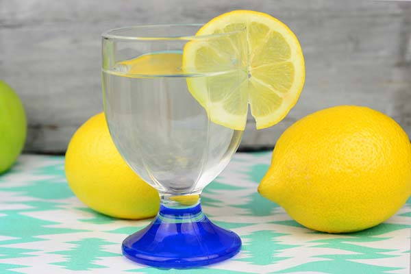 Lemon water: what happens to the body by taking it every day