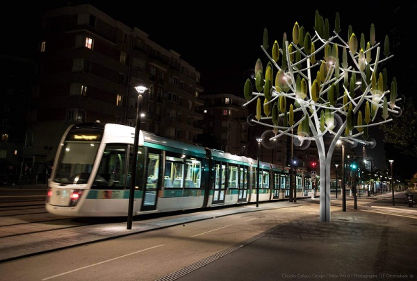 Arbre à Vent, l'arbre à vent qui produit de l'énergie fait ses débuts à Paris