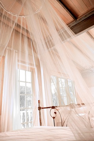 10 moustiquaires à faire soi-même pour les lits et les fenêtres