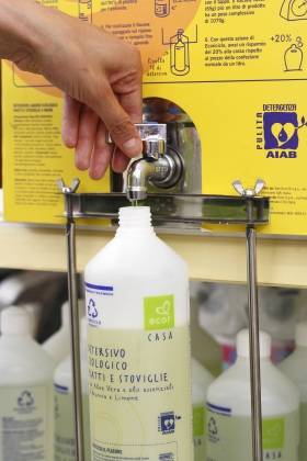 Detergents on tap: with Ecor Casa you save 47.500 plastic bottles in two years
