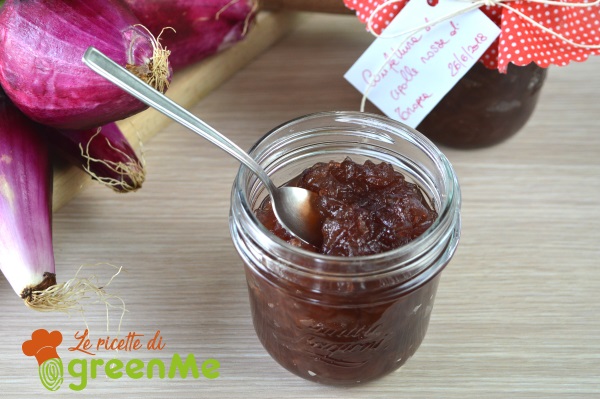 Homemade red onion jam without white sugar