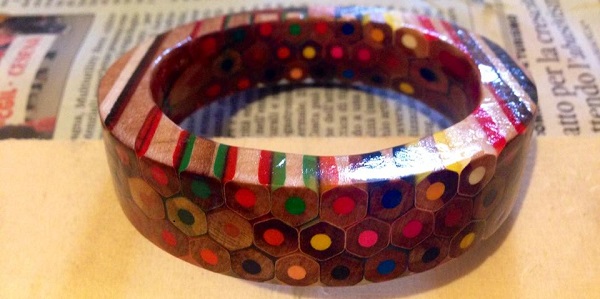 Wonderful eco-jewels from the recycling of pencils and other commonly used objects