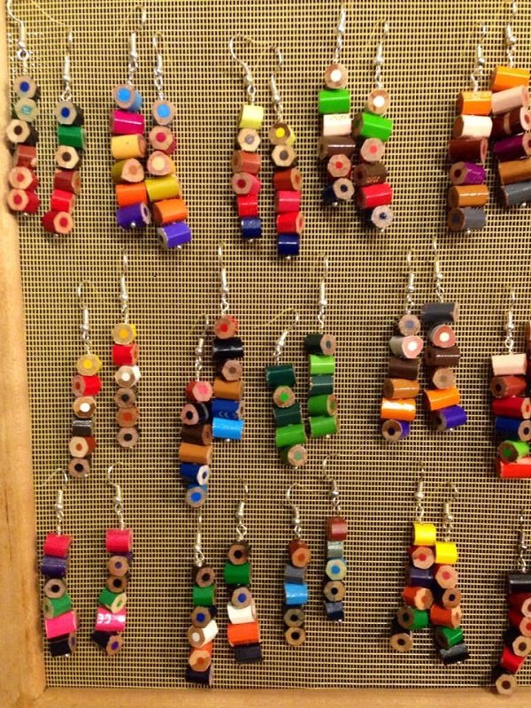 Wonderful eco-jewels from the recycling of pencils and other commonly used objects