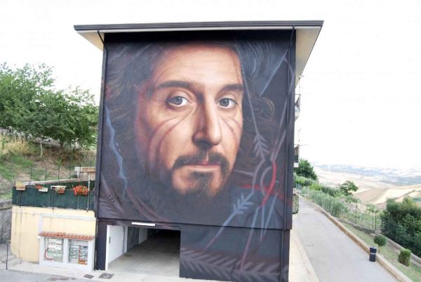 Street art: the wonderful 16-meter mural for Vinicio Capossela (PHOTO)