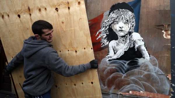 Arte callejero: el nuevo trabajo de Banksy sobre los refugiados de Calais (FOTO y VÍDEO)