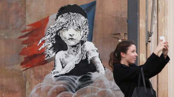 Street art : le nouveau travail de Banksy sur les réfugiés de Calais (PHOTO et VIDEO)