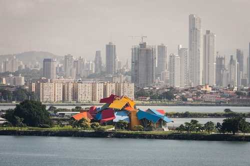 No Panamá abre o museu da biodiversidade em forma de origami