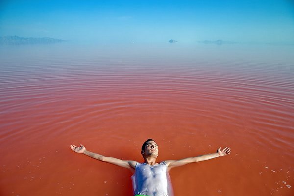 Lago Urmia, o maravilhoso lago rosa que está desaparecendo devido ao homem (FOTO)