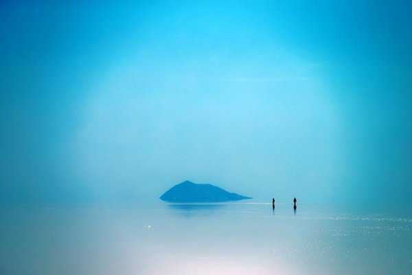 Lago Urmia, el maravilloso lago rosa que está desapareciendo por culpa del hombre (FOTO)