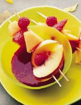 Fruit skewers: 10 recipes for all tastes