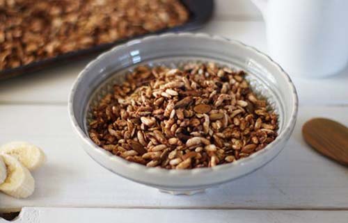 DIY breakfast cereals and muesli without (or with little) sugar: 10 recipes