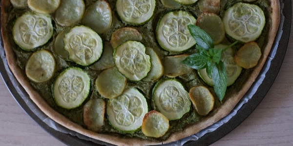 Savory pie of courgettes and potatoes with pesto