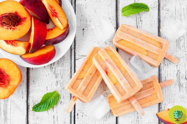Peach popsicles: the quick and sugar-free recipe with only 3 ingredients