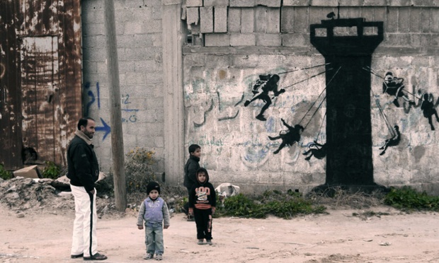 El increíble arte de Banksy sobre los escombros de Gaza (FOTO y VIDEO)