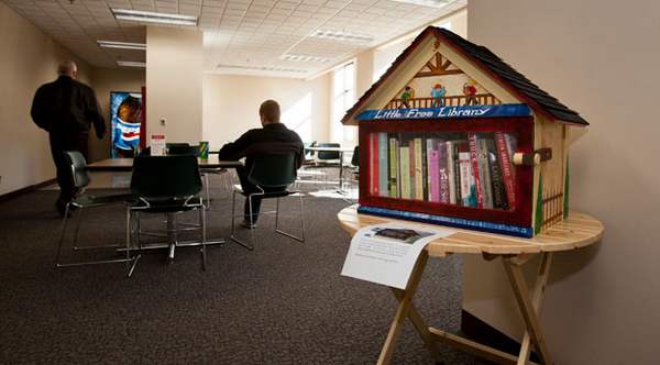Pequenas Bibliotecas Gratuitas: marco histórico! No mundo existem 75 mil bibliotecas em miniatura para bookcrossing (FOTO)