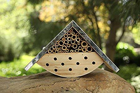 Houses for bees, butterflies and ladybugs, gift ideas to attract useful insects to the garden