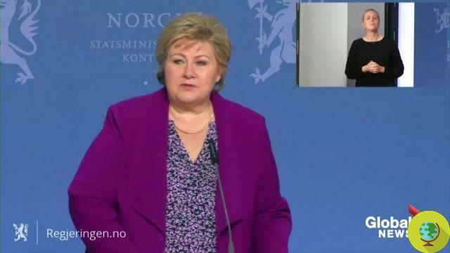 La primera ministra noruega, Erna Solberg, realiza una conferencia de prensa para los niños y tranquiliza sobre los temores de COVID-19