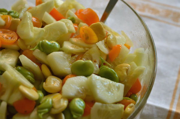 Salada primavera de leguminosas com favas e tremoços