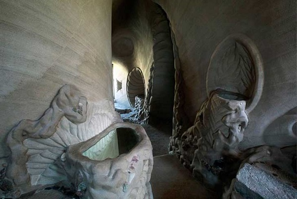 An immense do-it-yourself underground cathedral in the New Mexico desert (PHOTO & VIDEO))
