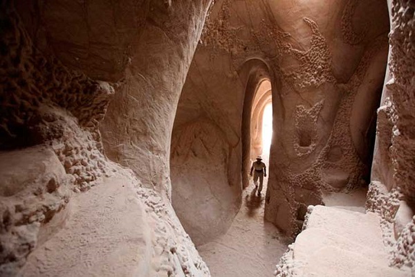 Uma enorme catedral subterrânea DIY no deserto do Novo México (FOTO E VÍDEO))