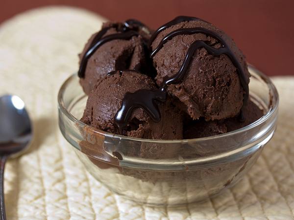 Sorvete caseiro: 7 maneiras de prepará-lo sem sorveteira e 5 receitas