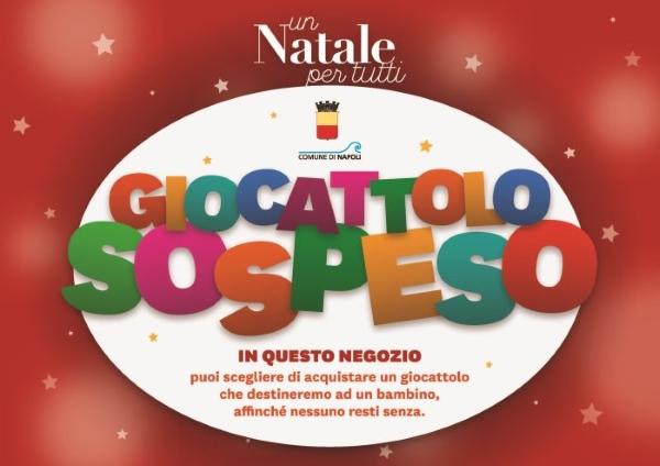 Jouets suspendus, comme le café : Naples offre à nouveau Noël aux enfants en difficulté