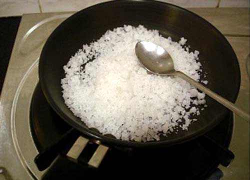 Hot salt: how to prepare and use it