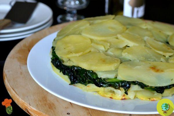Tarta de patatas y espinacas en rodajas: receta light y vegana