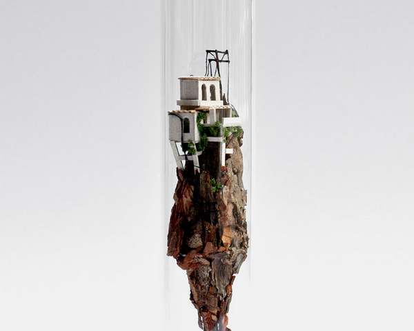 El artista que crea pequeños mundos fantásticos en tubos de ensayo de vidrio (FOTO)