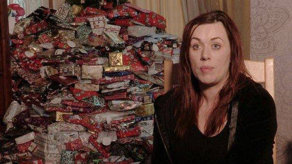 Christmas follies: the mother who put 300 gifts under the tree for her children (PHOTO)