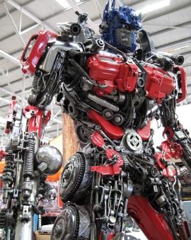 Reciclagem robótica: 10 esculturas e instalações de robôs feitas de lixo