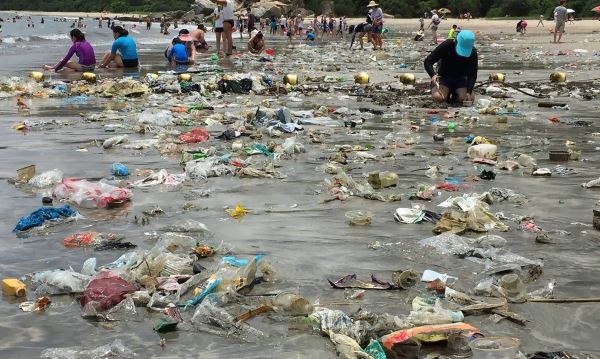 The bewildering images of plastic waste in the sea