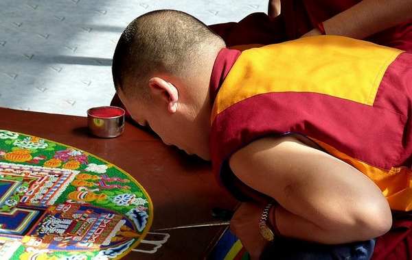 The wonderful sand mandalas made by Tibetan monks (PHOTO)