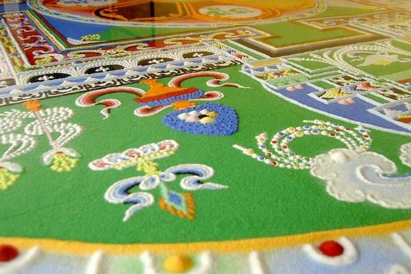 The wonderful sand mandalas made by Tibetan monks (PHOTO)