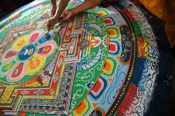 Les merveilleux mandalas de sable réalisés par des moines tibétains (PHOTO)