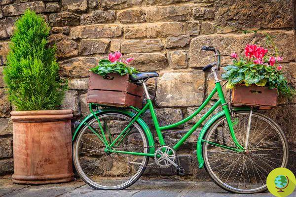 Cómo reciclar una bicicleta vieja: desde jardineras hasta mesas, aquí tienes las ideas DIY más bonitas
