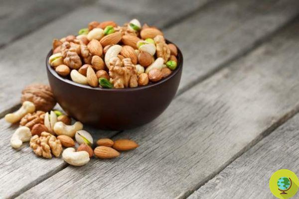 Nuts: 140 grams per week protects people with diabetes from heart disease