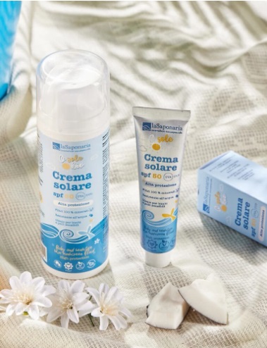 We have found the best oxybenzone-free sunscreens of 2022, the list of brands with good INCI