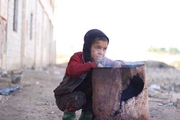 Pris au piège sous les bombes : le drame de milliers d'enfants en Syrie et en Irak