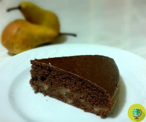 Vegan pear, cocoa and cinnamon cake with spelled flour
