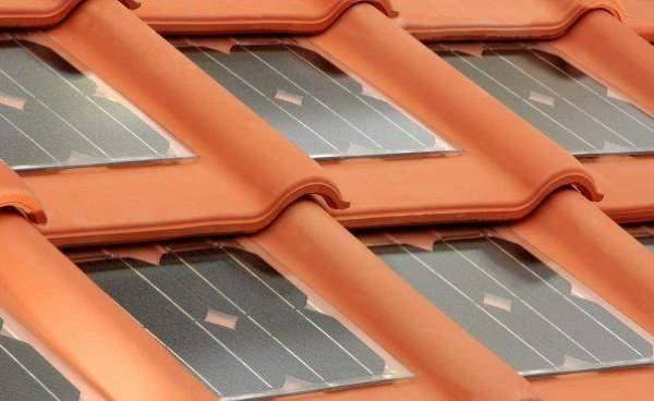 Tejas fotovoltaicas: cómo transformar la casa en una central eléctrica autosuficiente