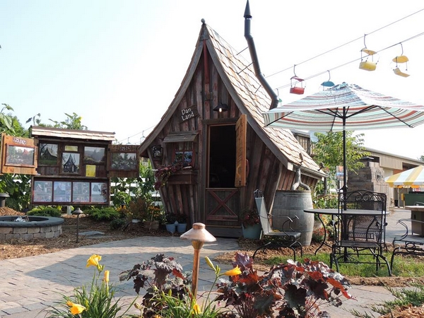 Les extraordinaires maisons en bois inspirées des films de Tim Burton (PHOTO)