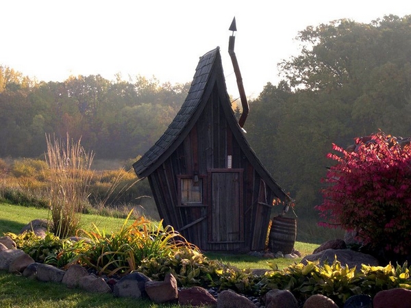 The extraordinary wooden houses inspired by Tim Burton's films (PHOTO)