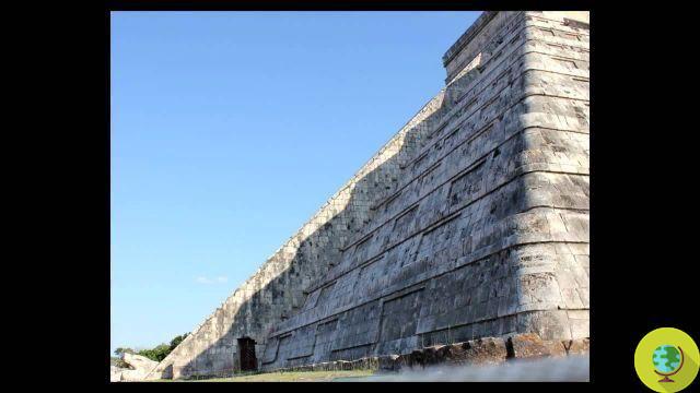 Todo equinócio de outono, uma sombra em forma de cobra aparece nesta pirâmide maia