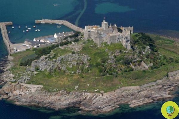 Le travail de rêve qui vous fait vivre sur une île de Cornouailles avec un château médiéval
