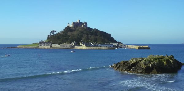 El trabajo soñado que te hace vivir en una isla de Cornualles con un castillo medieval
