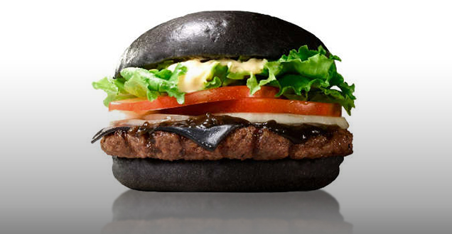 Black Burger: That black cheeseburger smoked with bamboo charcoal