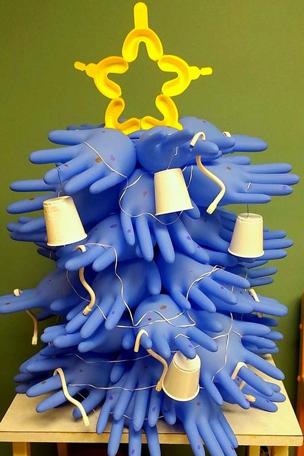 DIY decorations from doctors and nurses to make Christmas in the hospital more beautiful